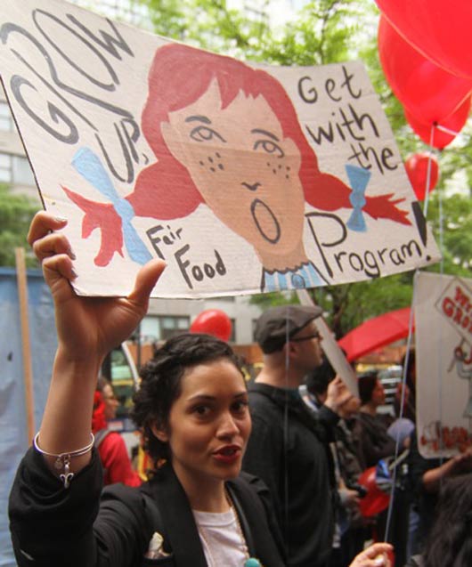 Protests outside of Wendy's shareholder meeting in 2013